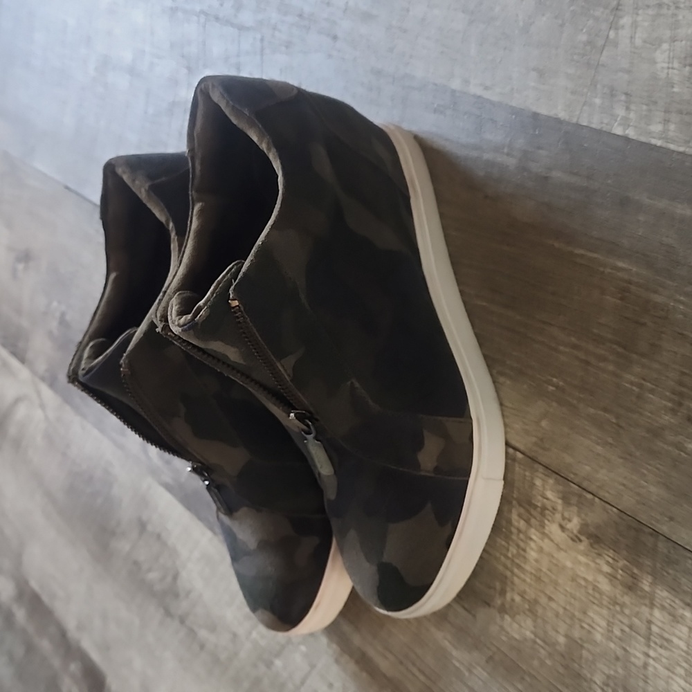 Blondo Waterproof Camo Shoes